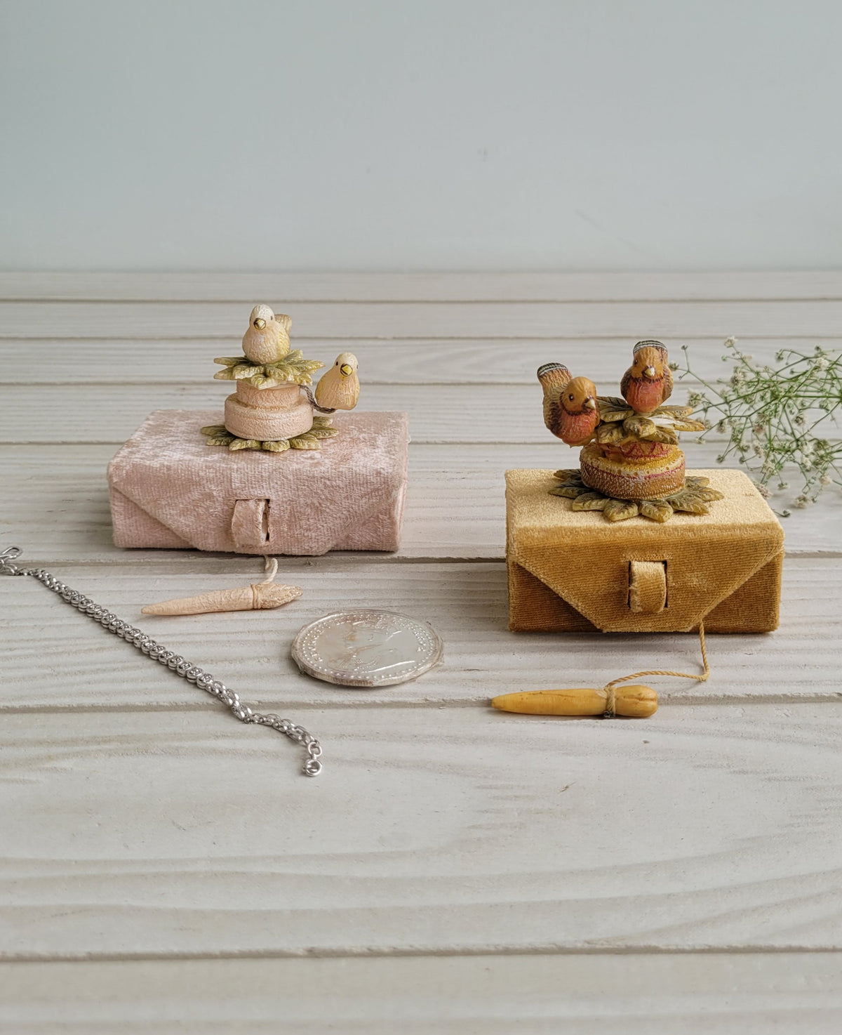 Birdie Velvet Coin Box - Blush &Birdie Velvet Coin Box - Gold