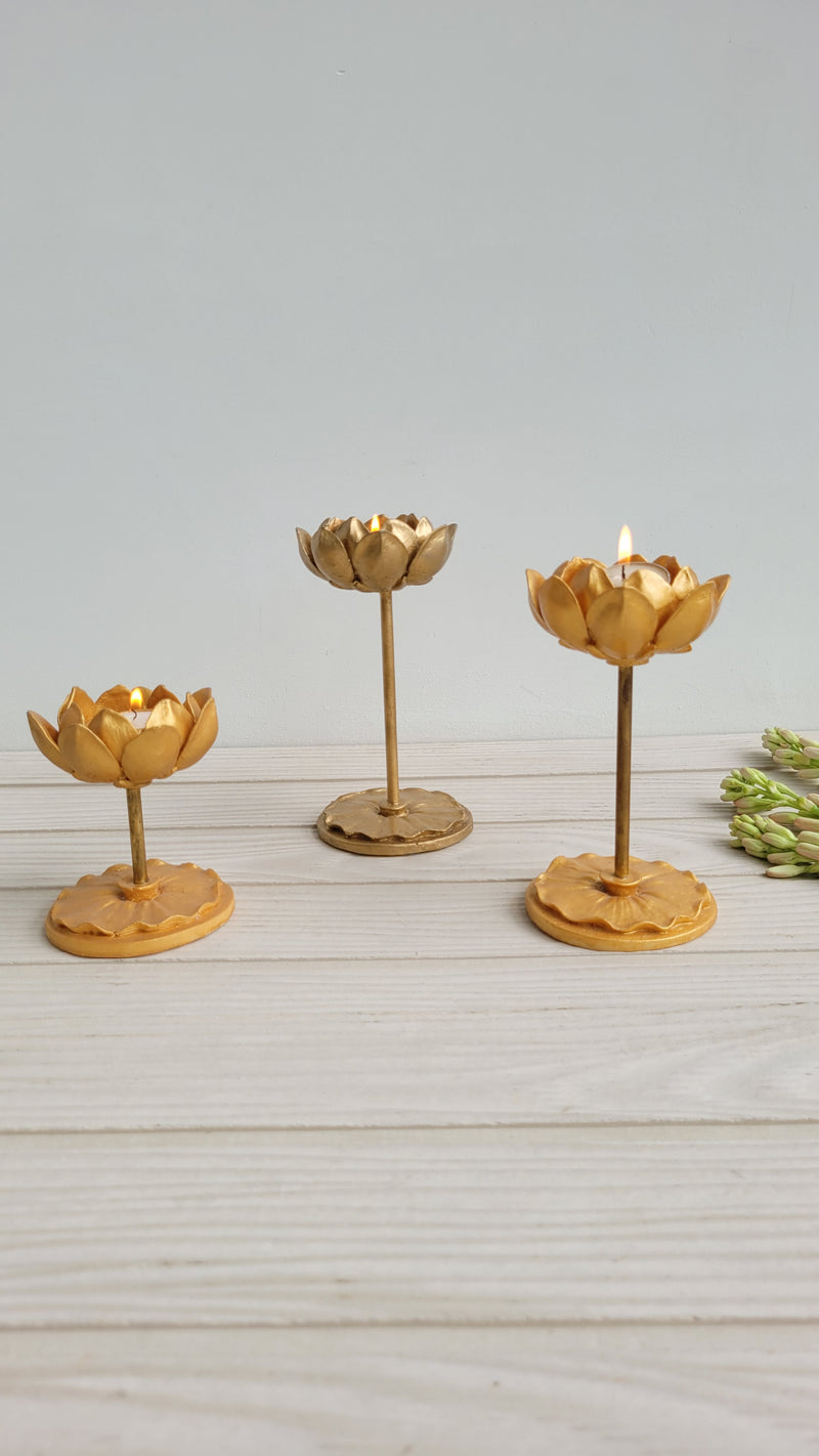 Perched Royal Lotus Tealight Holder (L)