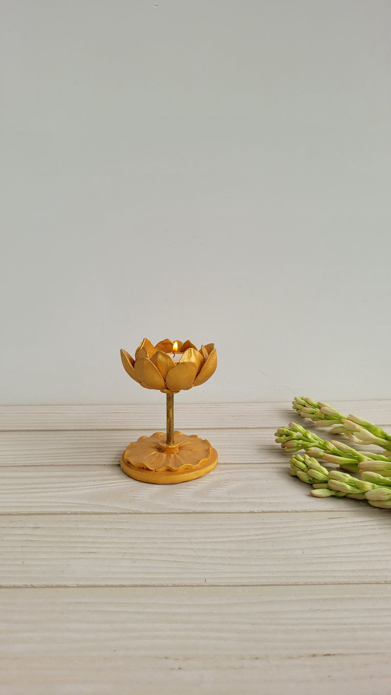 Perched Royal Lotus Tealight Holder (S)