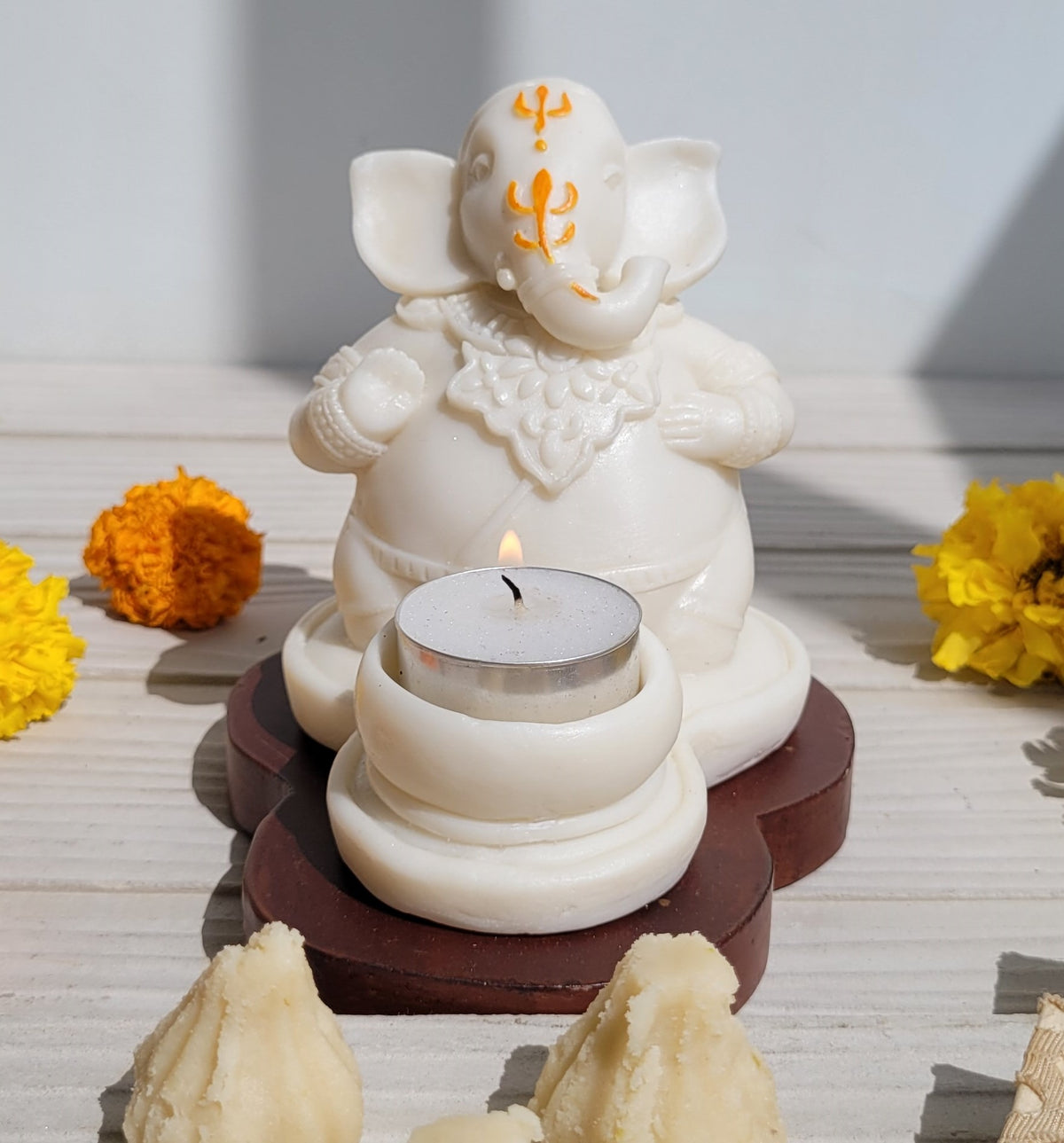 Pedestaled Ganesha with Tealight