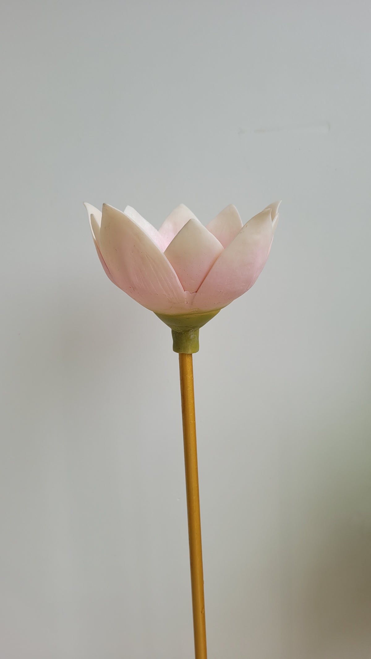 Perched Lotus Tealight Stand(M)