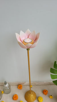 Perched Lotus Tealight Stand(M)