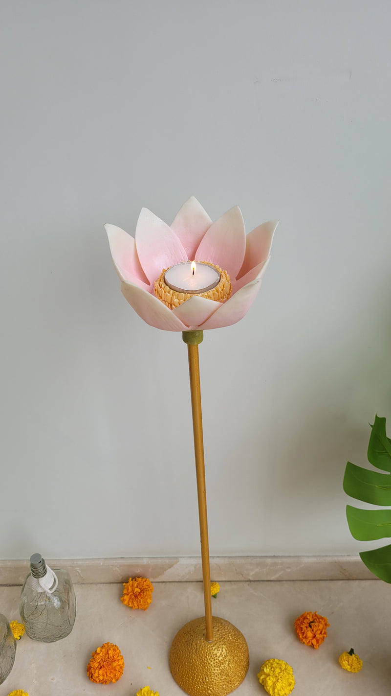 Perched Lotus Tealight Stand(L)