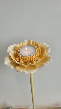 Perched Yellow Rose Tealight(L)