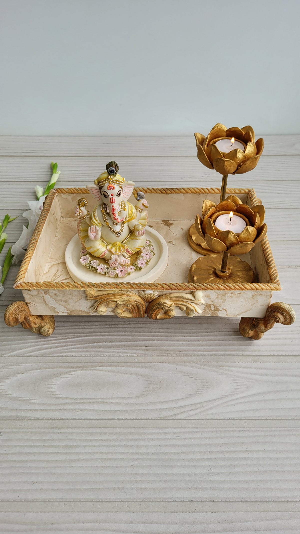 Perched Royal Lotus Tealight Holder (M)