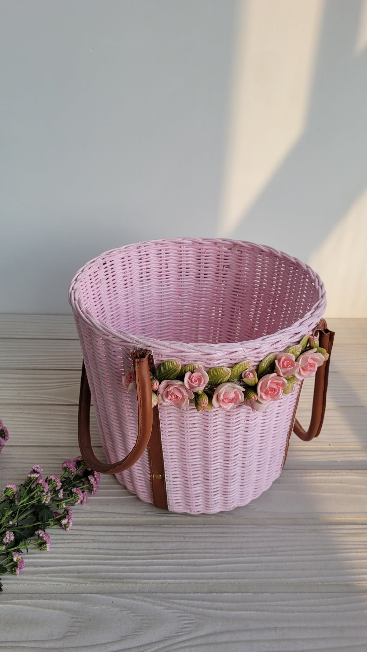 Wreath-Leathered Rosy Basket (L)