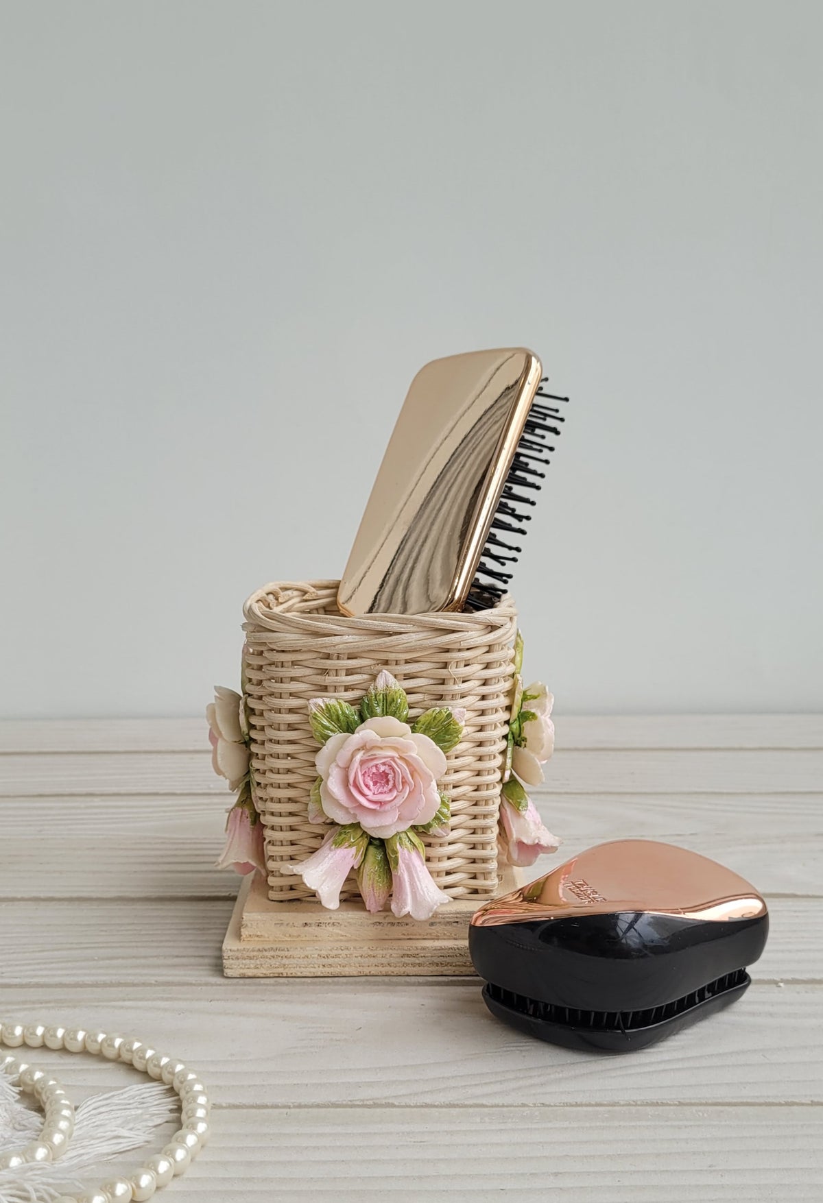 The floret Cane pen & cutlery stand