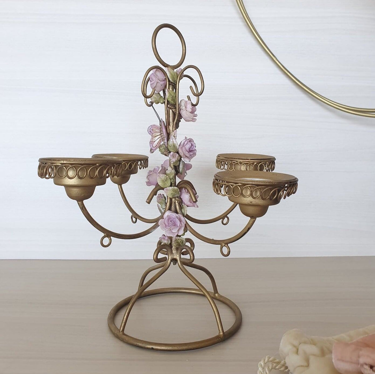 Rosy Perched Candle Holder (Gold)