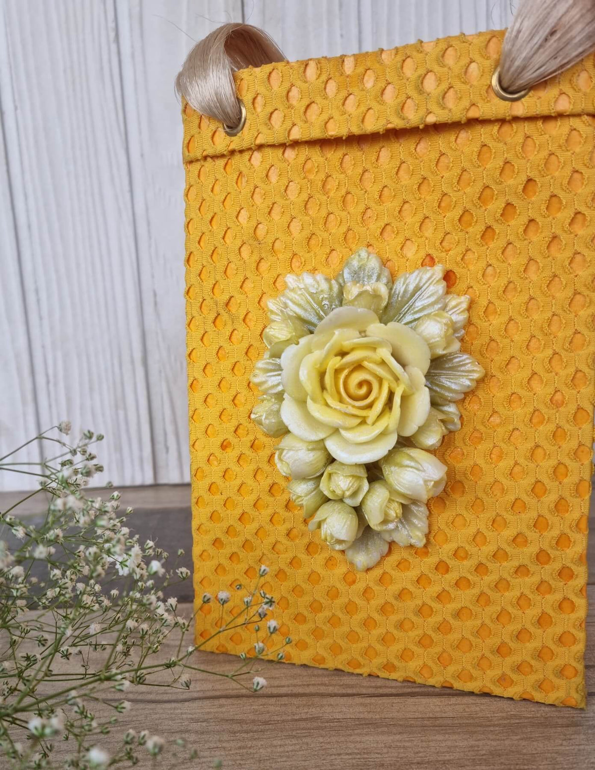 Bumblebee-rose textiles bag