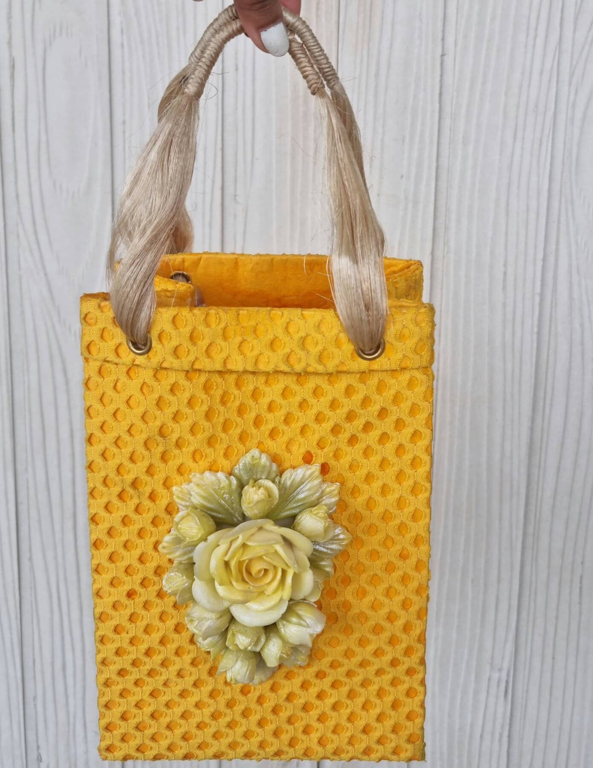 Bumblebee-rose textiles bag