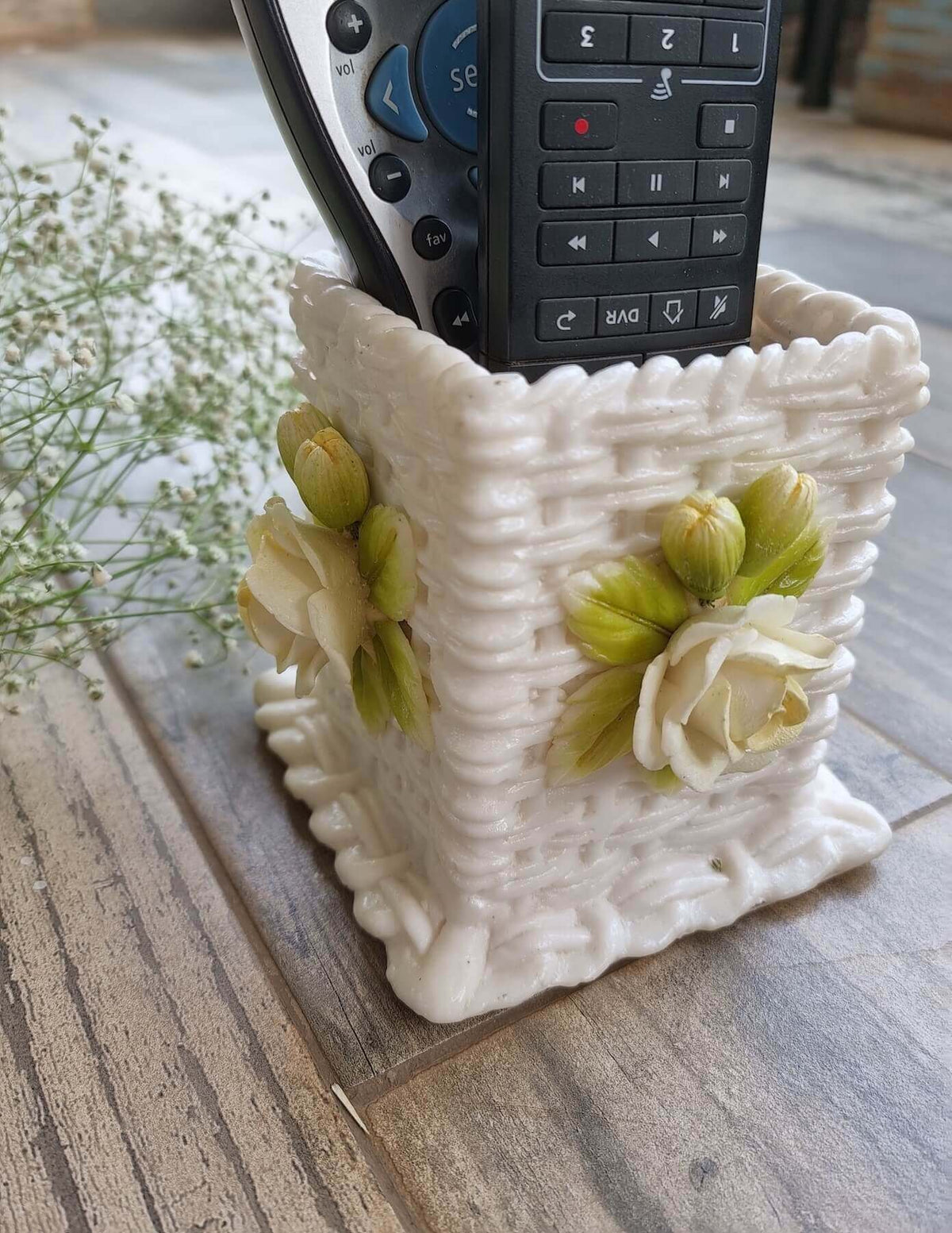 Ivory Rosette Pen Stand